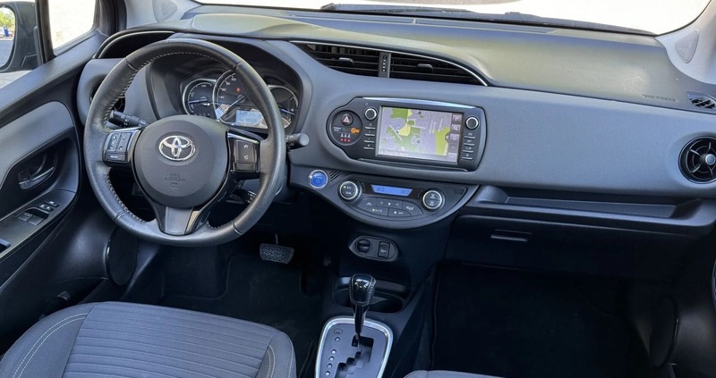 Toyota Yaris cena 58500 przebieg: 49336, rok produkcji 2019 z Suwałki małe 277